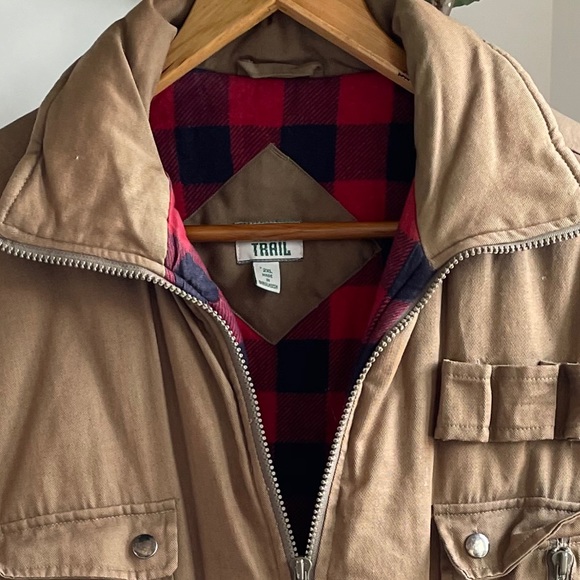 Lined Outdoor Vest - Picture 2 of 5